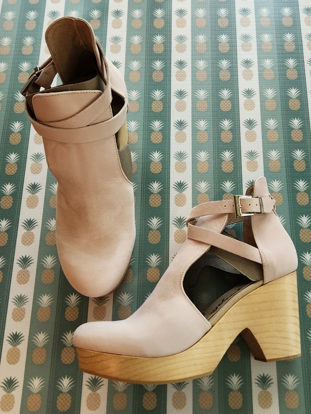 Free People Cedar Leather Clogs - Picture 5 of 9